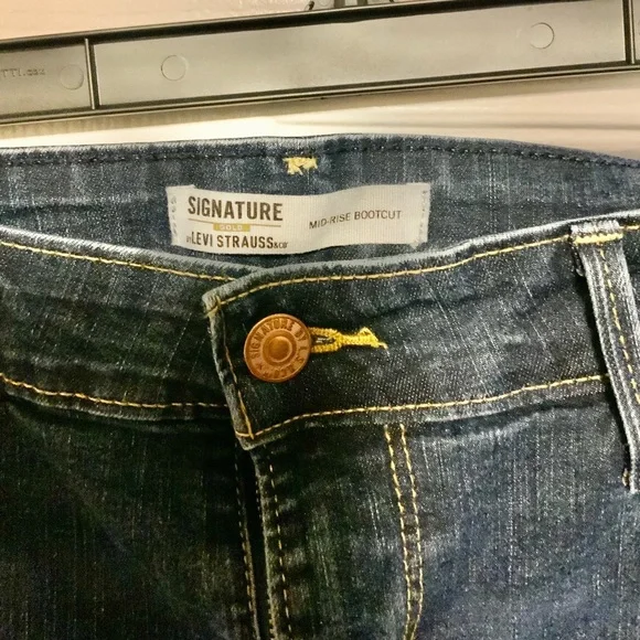 Levi’s Signature Gold Mid Rise Dark Denim Boot Cut Size 16 - Picture 4 of 7
